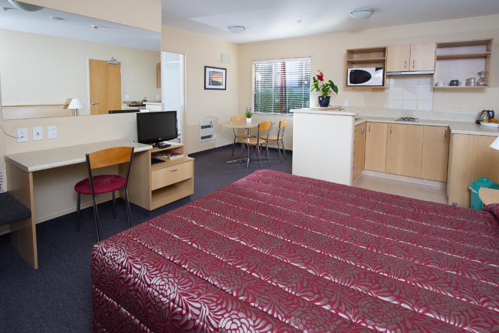 Alhambra Oaks Motor Lodge Dunedin Room photo
