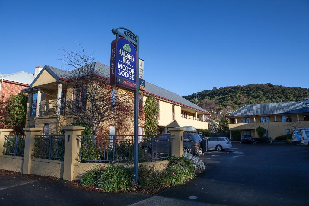 Alhambra Oaks Motor Lodge Dunedin Exterior photo