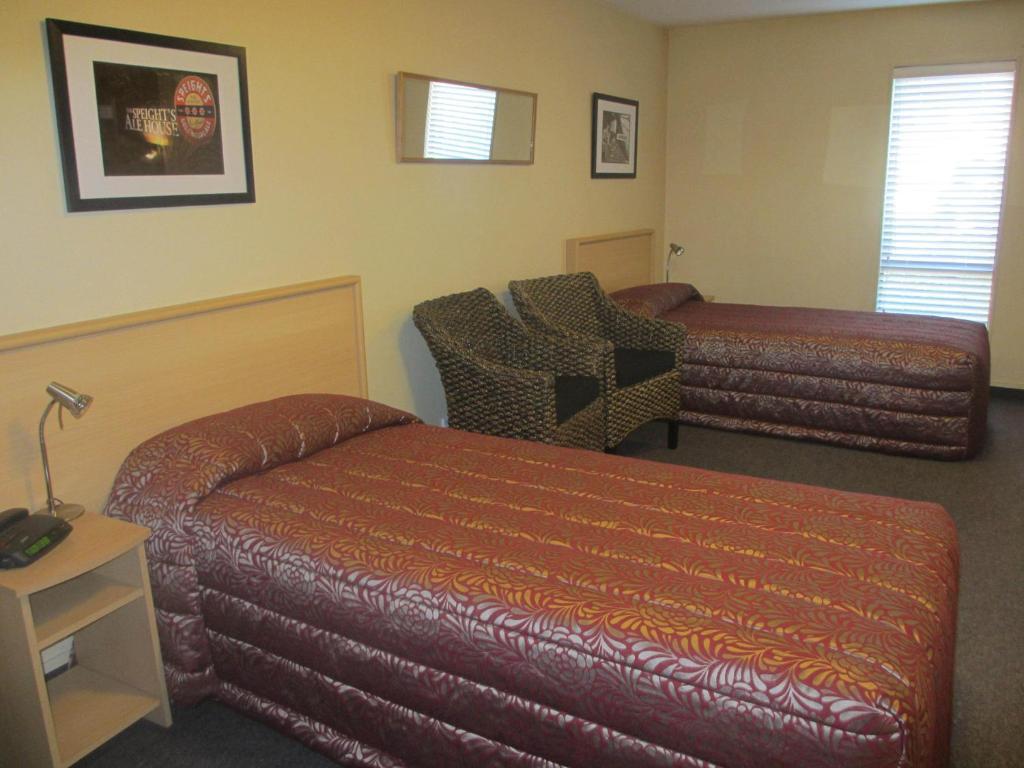 Alhambra Oaks Motor Lodge Dunedin Room photo